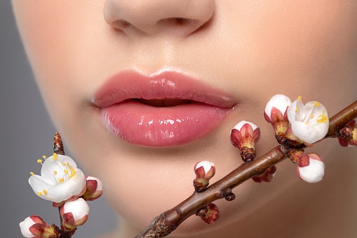 6 Lip Serum Terbaik! Bikin Bibir Kamu Lebih Lembut dan Sehat_banner