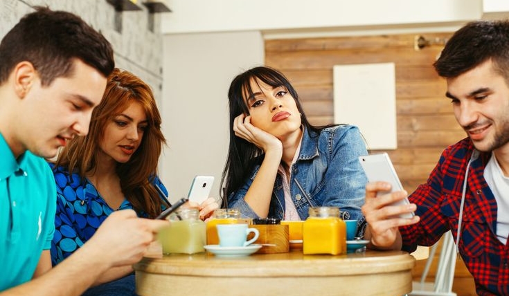 Baca.today-Phubbing: Kebiasaan Sepele yang Mampu Merusak Hubungan Sosial
