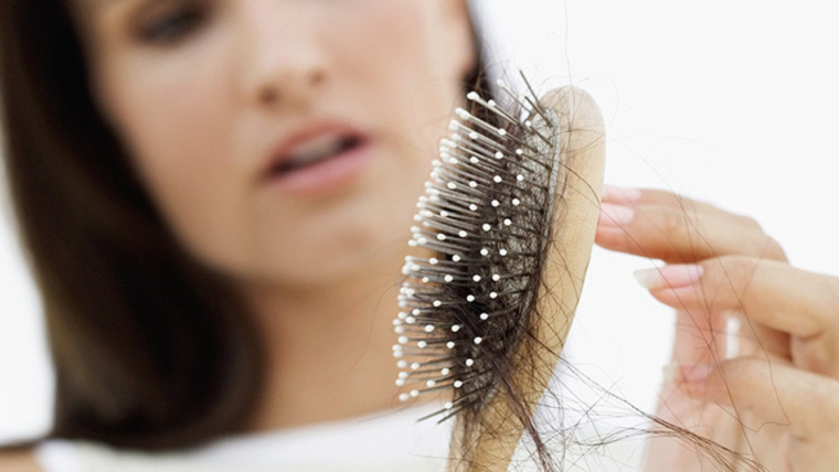 Baca.today-Rambut Rontok Normal vs Tidak Normal, Begini Cara Membedakannya