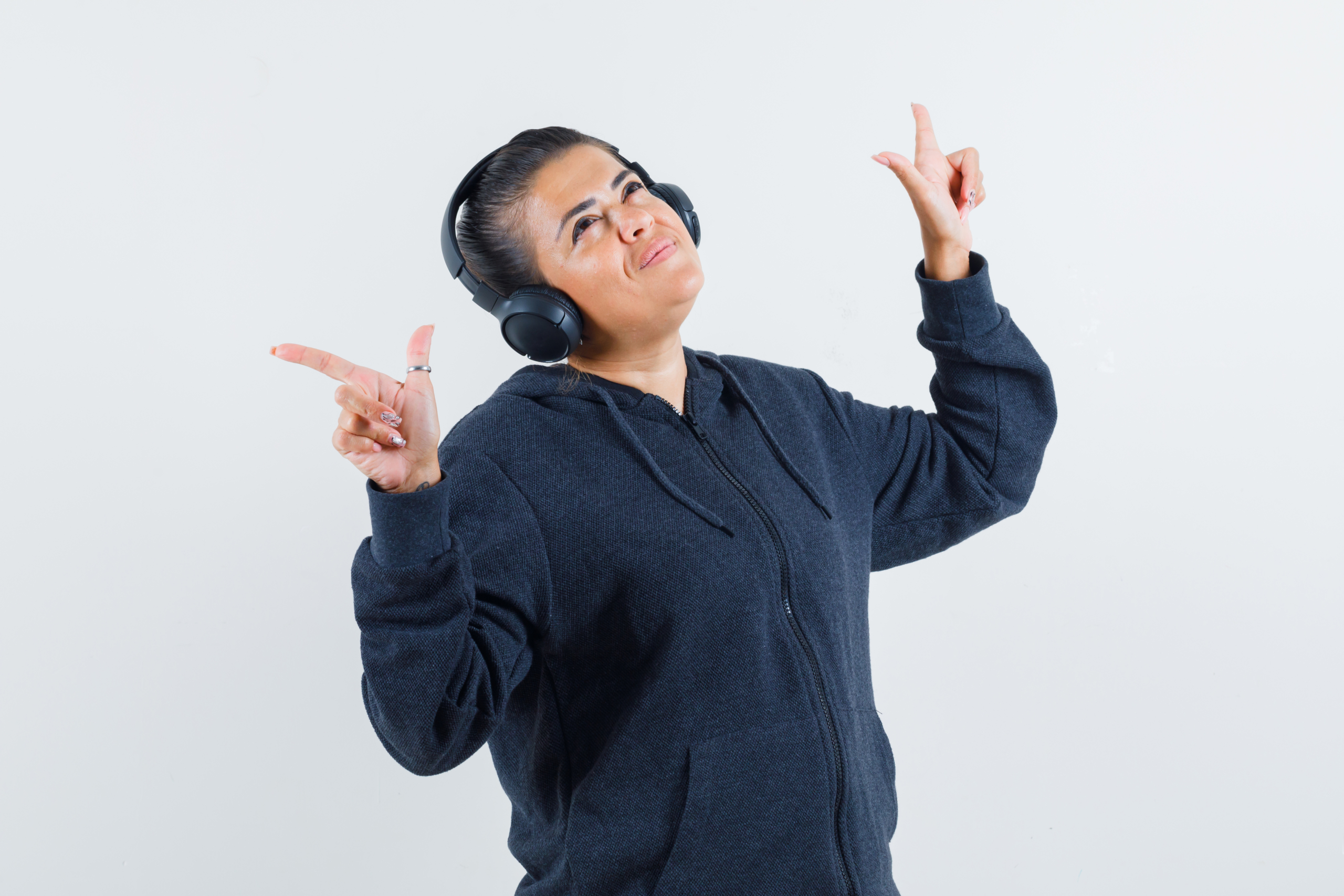 10 Rekomendasi Lagu yang Bikin Naikin Mood Kamu!